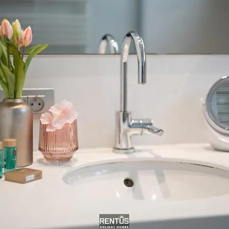 Kosea - Charming With Large Garden *