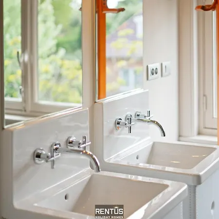 Kosea - Charming With Large Garden