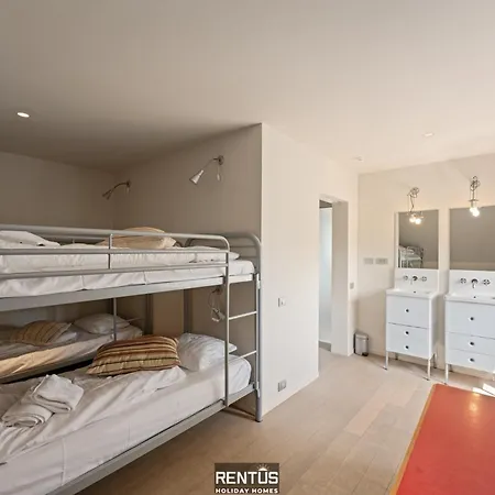 בית נופש Kosea - Charming With Large Garden